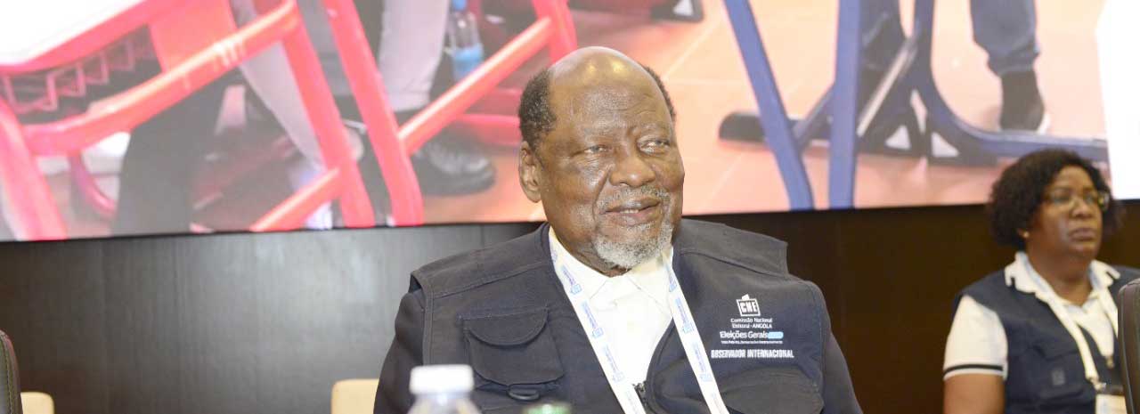 Joaquim Alberto Chissano considera as Eleições Gerais de vinte quatro de Agosto justas, crediveis e um exemplo para o continente africano