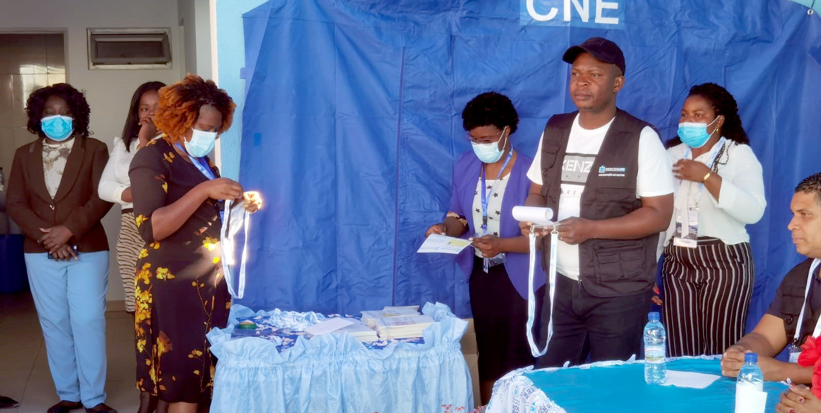 CME do Lubango faz entrega das credenciais aos Delegados de Lista dos partidos concorrentes as eleições gerais