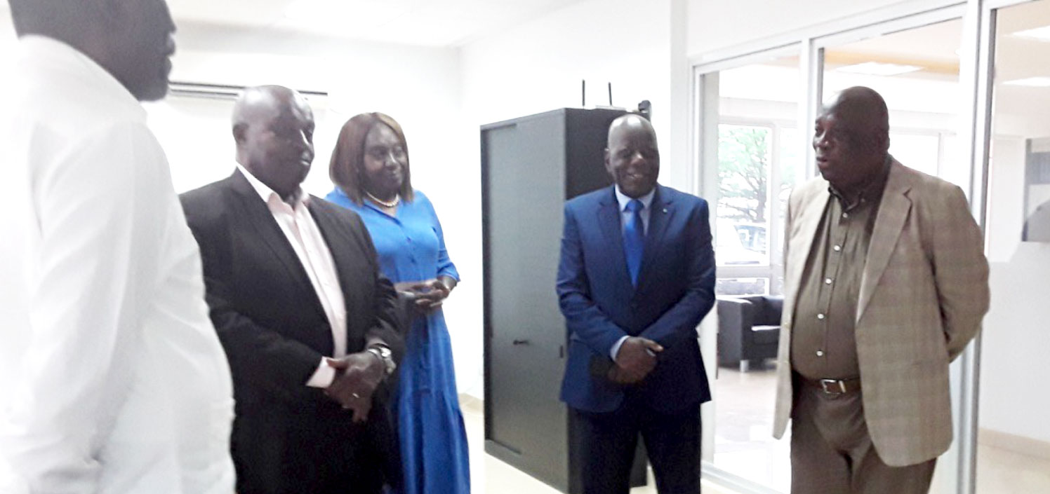 Governador do Zaire visitou a Comissão Provincial Eleitoral